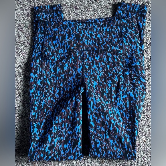 Lululemon Swift Speed High-Rise Tight Leggings 28"
Leopard Camo Blue Nile Multi - Picture 6 of 11